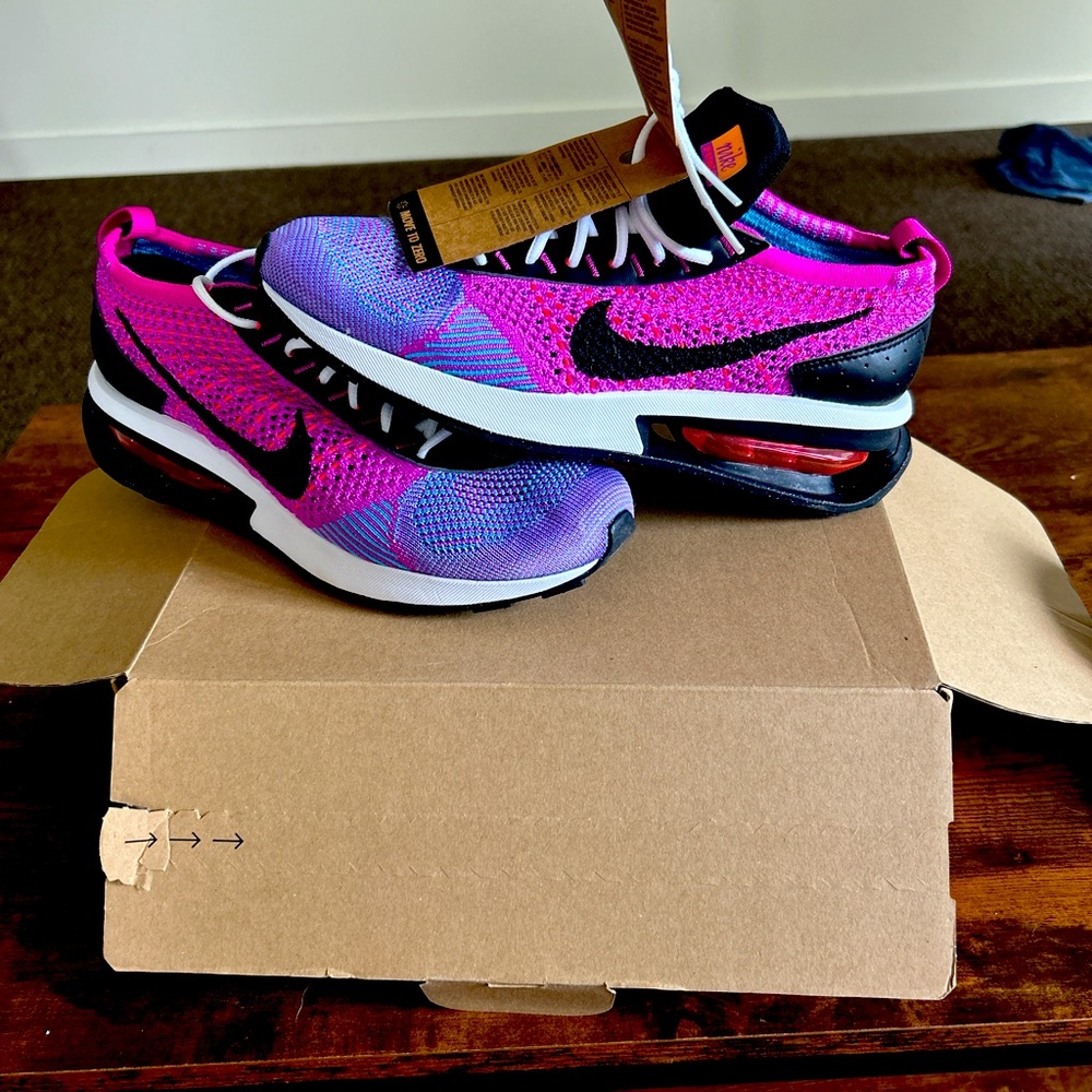Nike fly knit racer